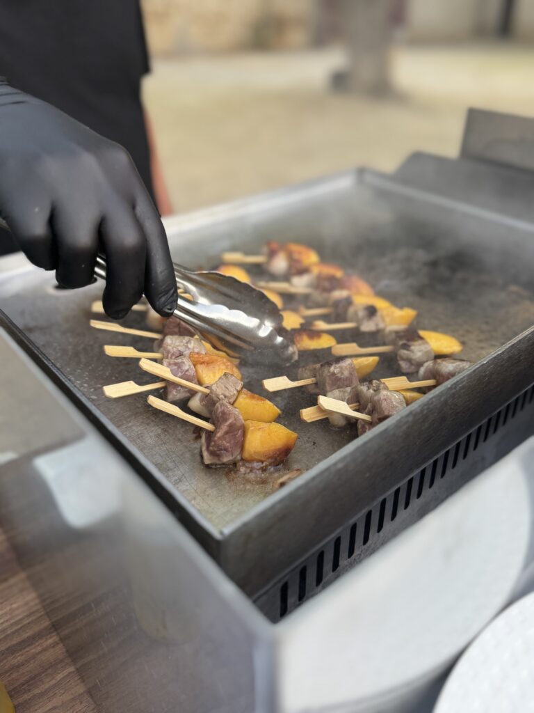 Petite brochette de canard à la pêche fraîche2